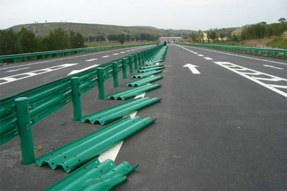 连云港波形护栏的维护与管理确保道路安全的关键步骤